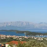 Thalia's Mountain View Apartment