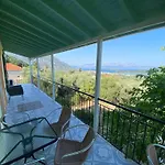 Thalia's Mountain View Apartment *