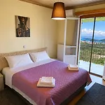 Thalia's Mountain View Apartment