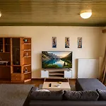 Thalia's Mountain View Apartment *