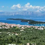 Thalia's Mountain View Apartment